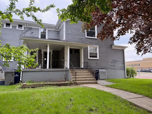 $1,425 | 203 Symphony Way, Unit B, Elgin, IL 60120