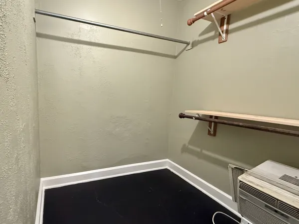 $1,425 | 203 Symphony Way, Unit B, Elgin, IL 60120