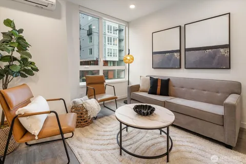 $749,950 | 6309 9th Avenue Northeast, Unit D, Seattle, WA 98115