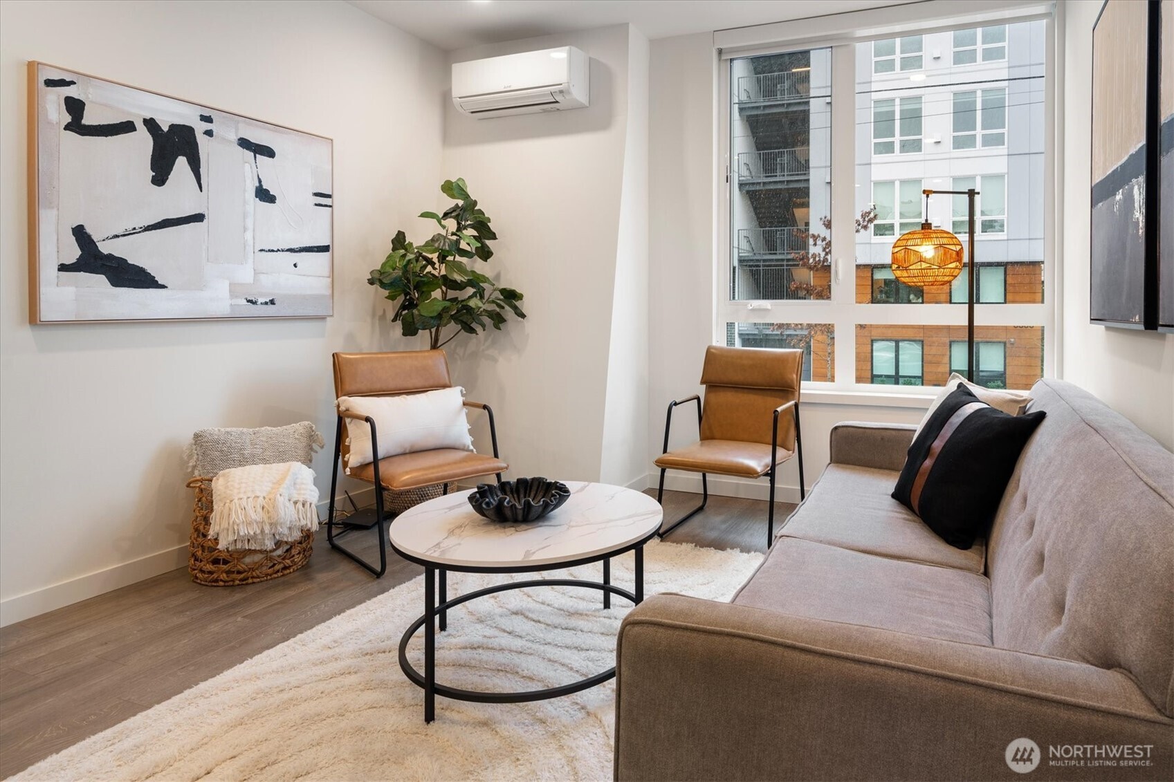 6309 9th Avenue Northeast, Unit D Seattle, WA 98115 - Photo 15 of 28 a living room with furniture