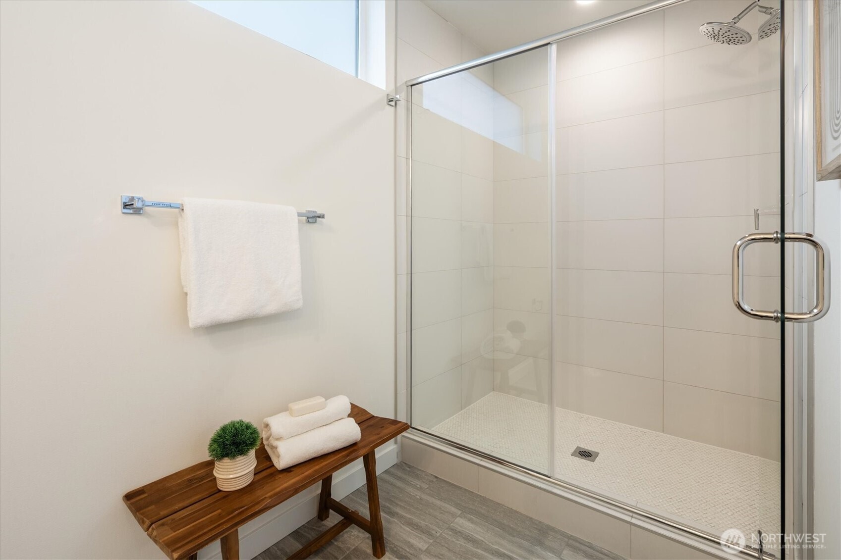 6309 9th Avenue Northeast, Unit D Seattle, WA 98115 - Photo 21 of 28 a bathroom with a shower