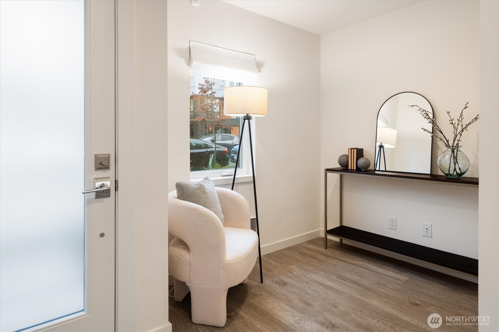 6309 9th Avenue Northeast, Unit D Seattle, WA 98115 - Photo 4 of 28 a view of living room with furniture and wooden floor