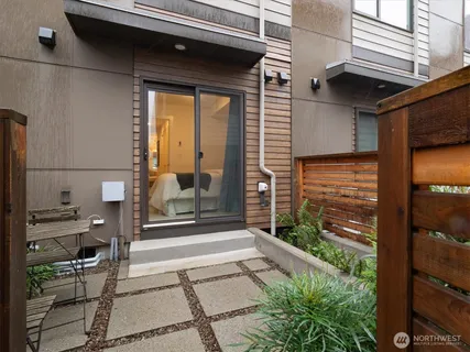 $749,950 | 6309 9th Avenue Northeast, Unit D, Seattle, WA 98115