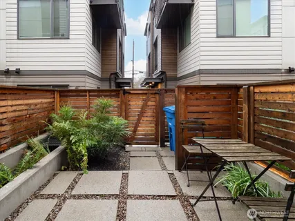 $749,950 | 6309 9th Avenue Northeast, Unit D, Seattle, WA 98115