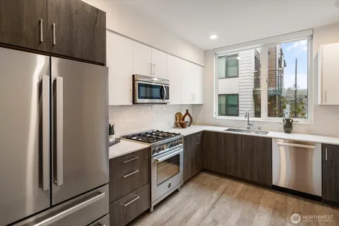 $749,950 | 6309 9th Avenue Northeast, Unit D, Seattle, WA 98115