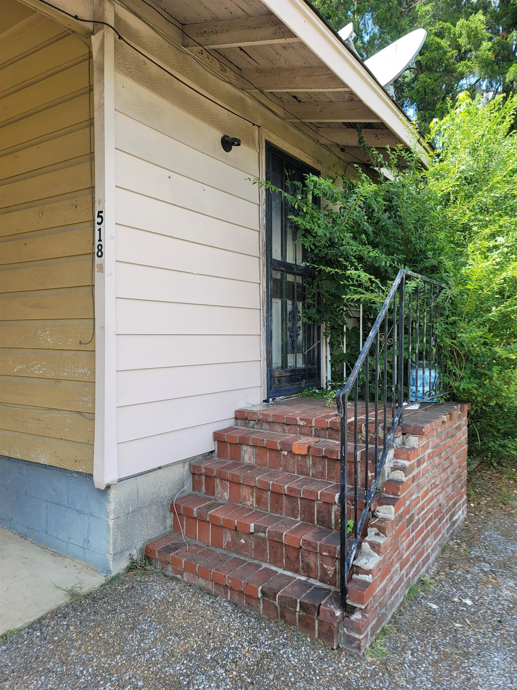 516 East Raines Road Memphis, TN 38109 - Photo 18 of 34 a view of small yard with wooden fence