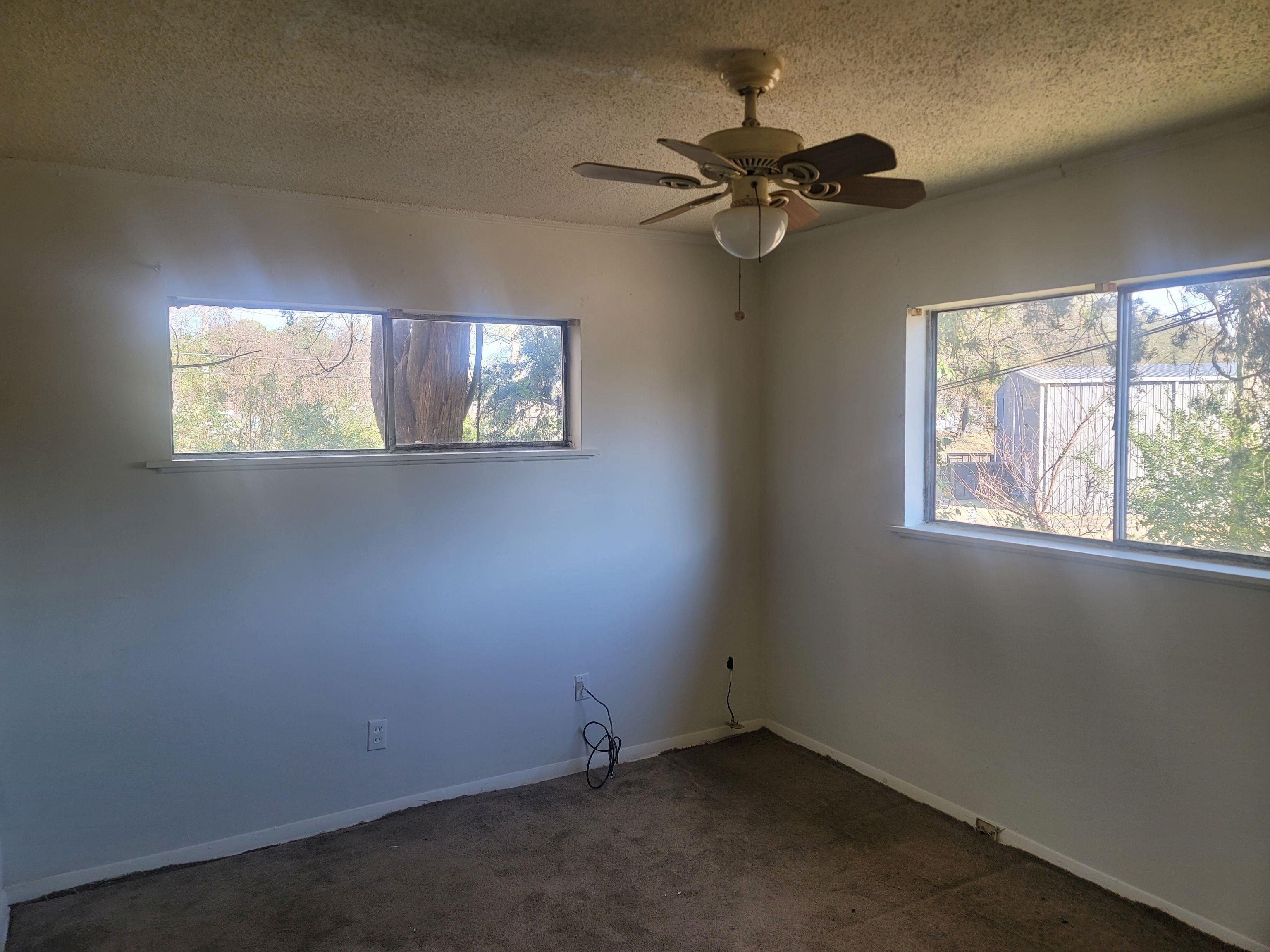 516 East Raines Road Memphis, TN 38109 - Photo 28 of 34 an empty room with a window