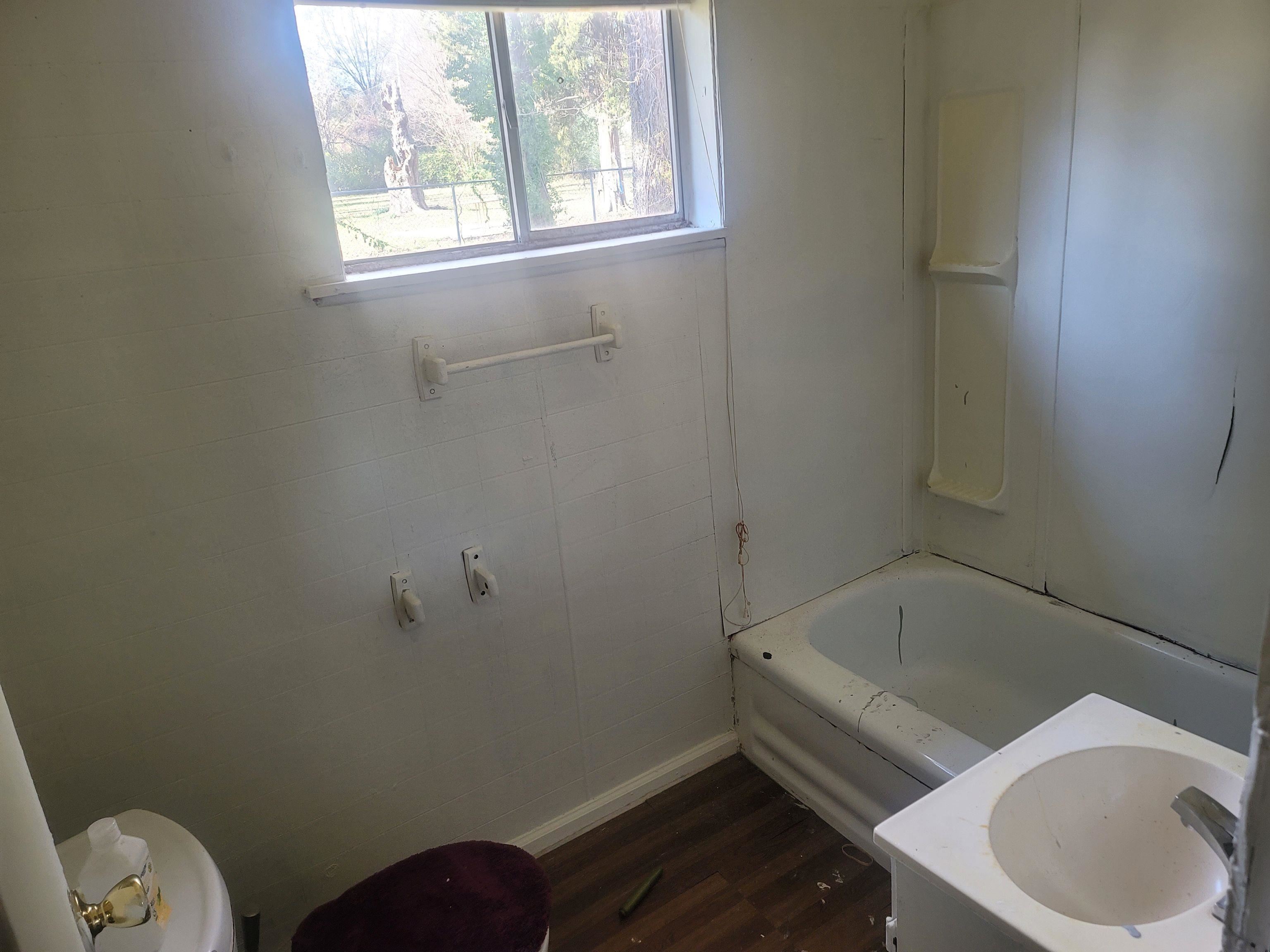 516 East Raines Road Memphis, TN 38109 - Photo 30 of 34 a bathroom with a sink and bathtub