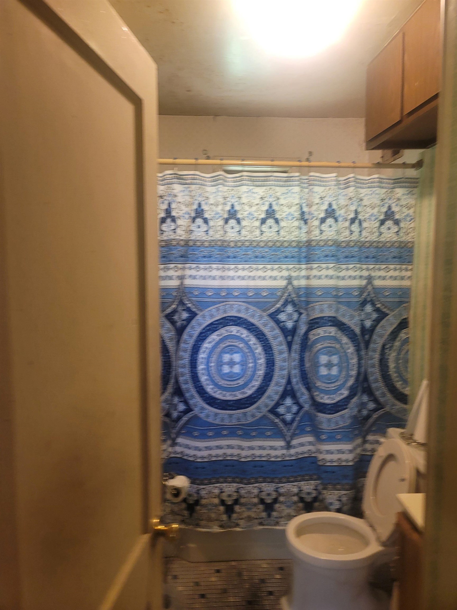 516 East Raines Road Memphis, TN 38109 - Photo 10 of 34 a bathroom with a stove and a sink