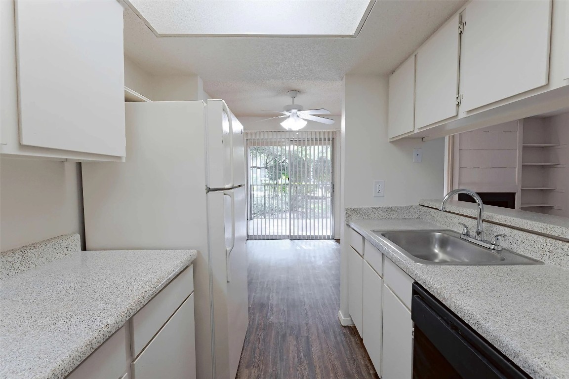 3600 Greystone Drive, Unit 412 Austin, TX 78731 - Photo 4 of 28 6 Weeks Rent Free! On Select Units