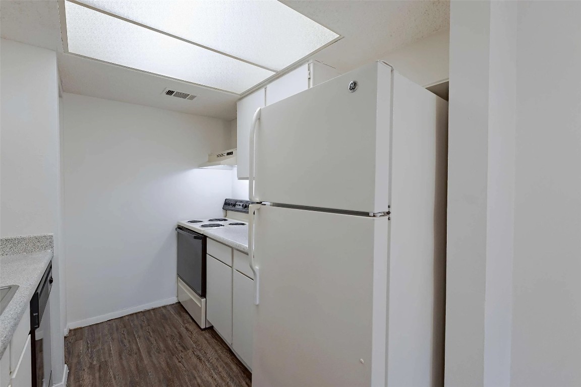 3600 Greystone Drive, Unit 412 Austin, TX 78731 - Photo 5 of 28 6 Weeks Rent Free! On Select Units