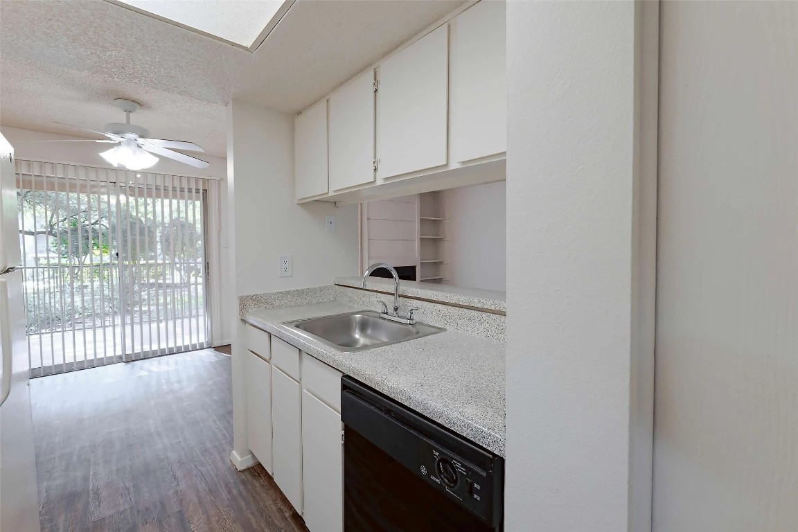 3600 Greystone Drive, Unit 412 Austin, TX 78731 - Photo 8 of 28 6 Weeks Rent Free! On Select Units