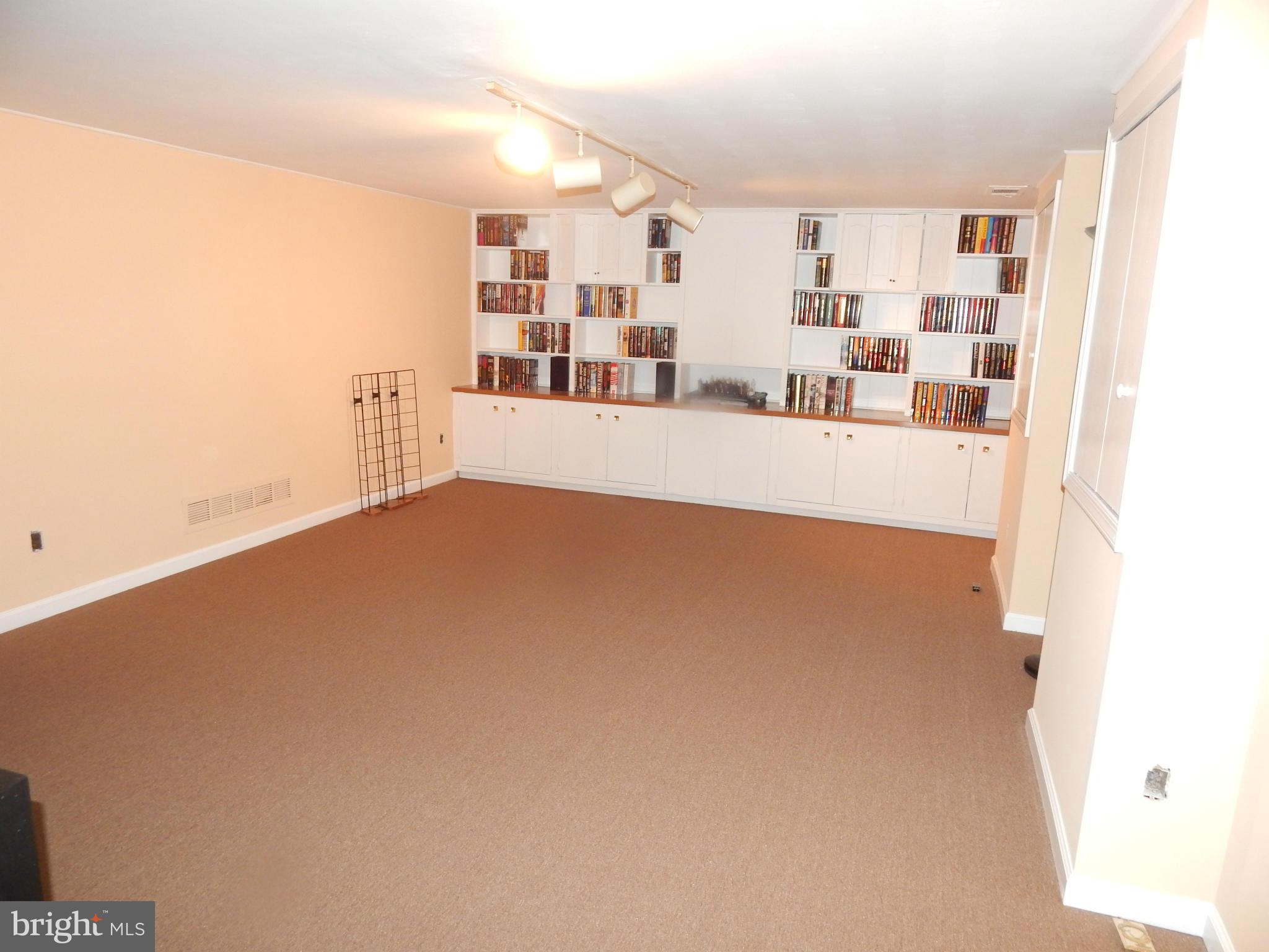 8905 Maplebrook Road Randallstown, MD 21133 - Photo 16 of 21 Family Room