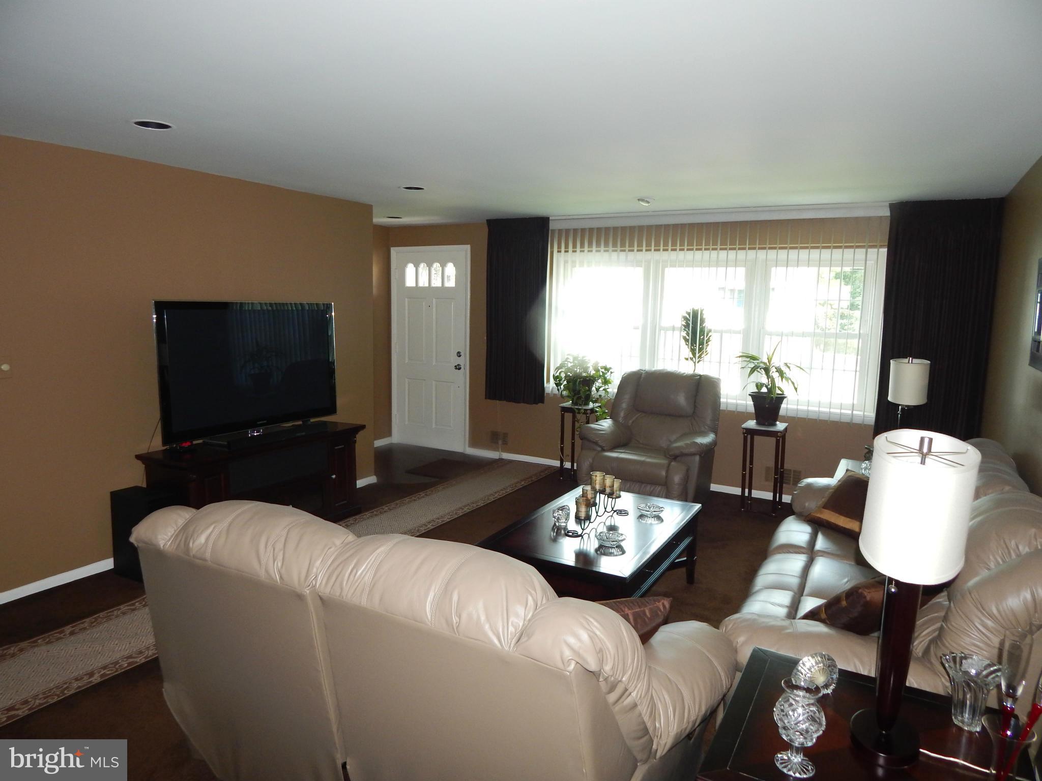 8905 Maplebrook Road Randallstown, MD 21133 - Photo 10 of 21 Living Room