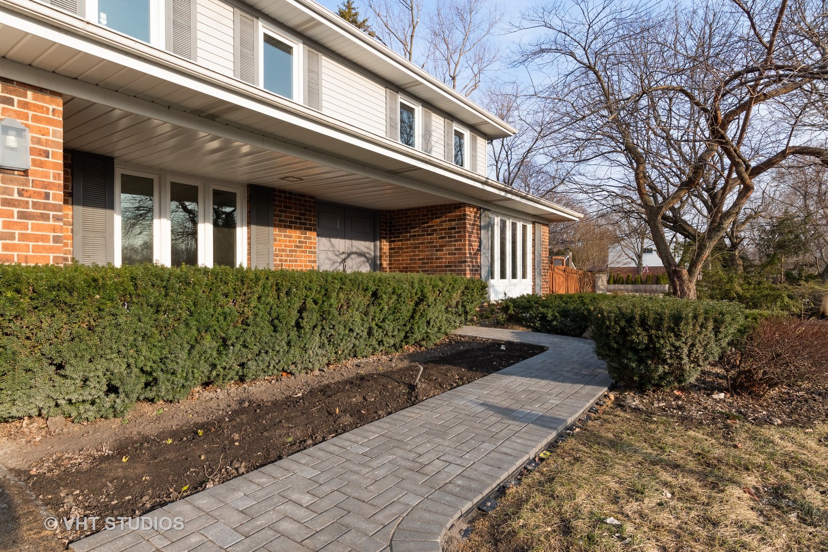 2010 Clover Road Northbrook, IL 60062 - Photo 2 of 30 a view of a building with a garden