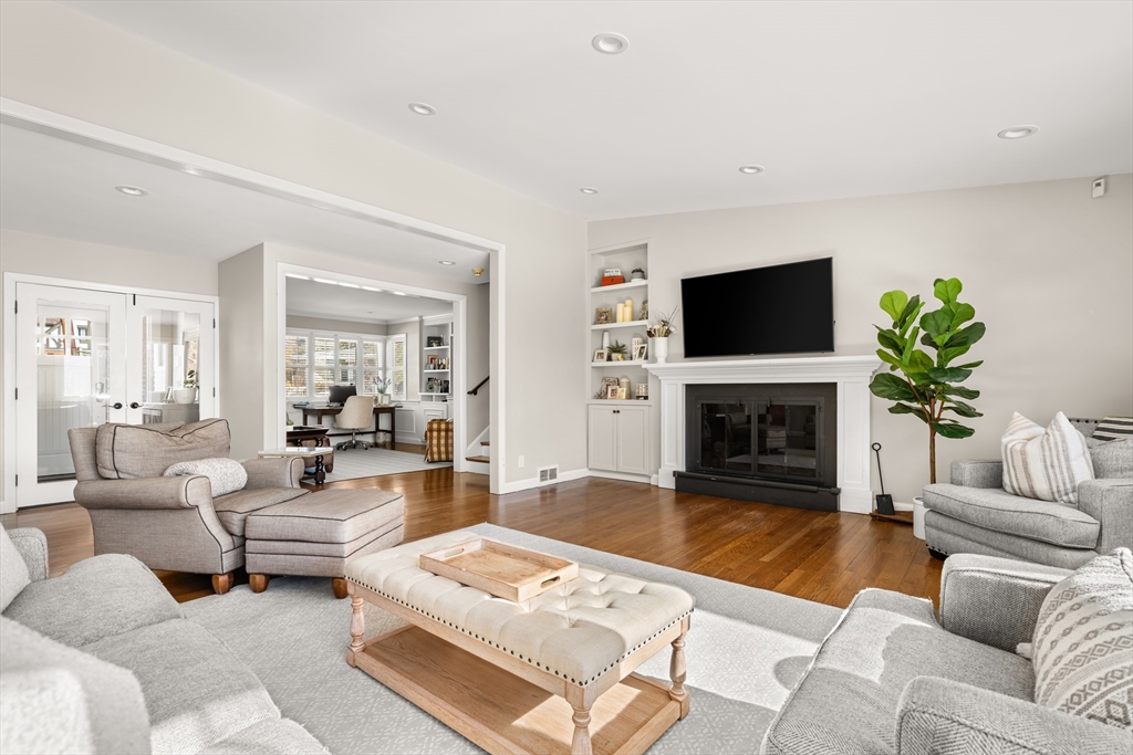 237 Atlantic Avenue Swampscott, MA 01907 - Photo 3 of 21