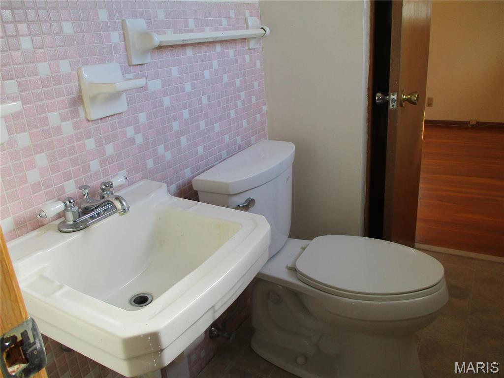 245 Lindy Boulevard Ballwin, MO 63021 - Photo 11 of 24