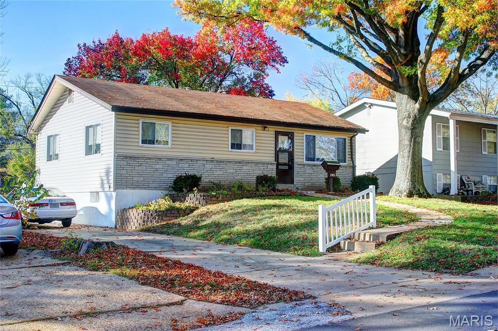 245 Lindy Boulevard Ballwin, MO 63021 - Photo 2 of 24