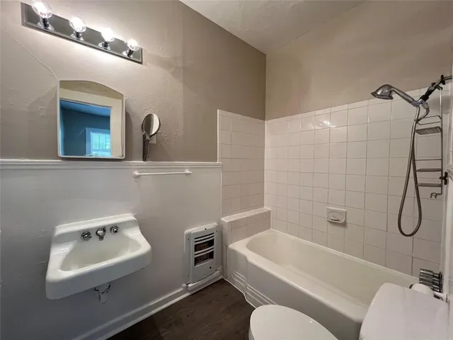 $1,100 | 823 West Hickory Street, Denton, TX 76201