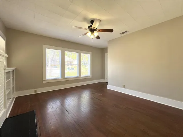 $1,100 | 823 West Hickory Street, Denton, TX 76201