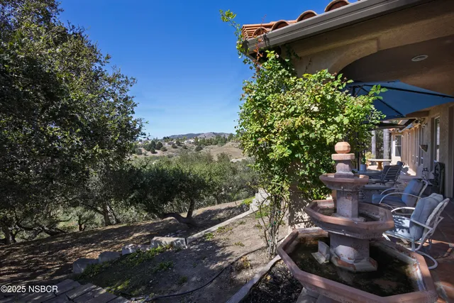 a view of yard with green space