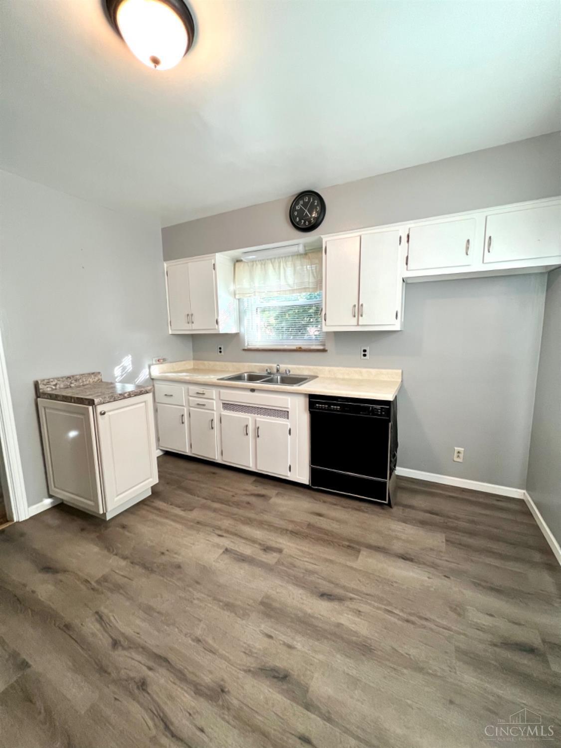 23 Ridgeway Road Cincinnati, OH 45216 - Photo 12 of 33