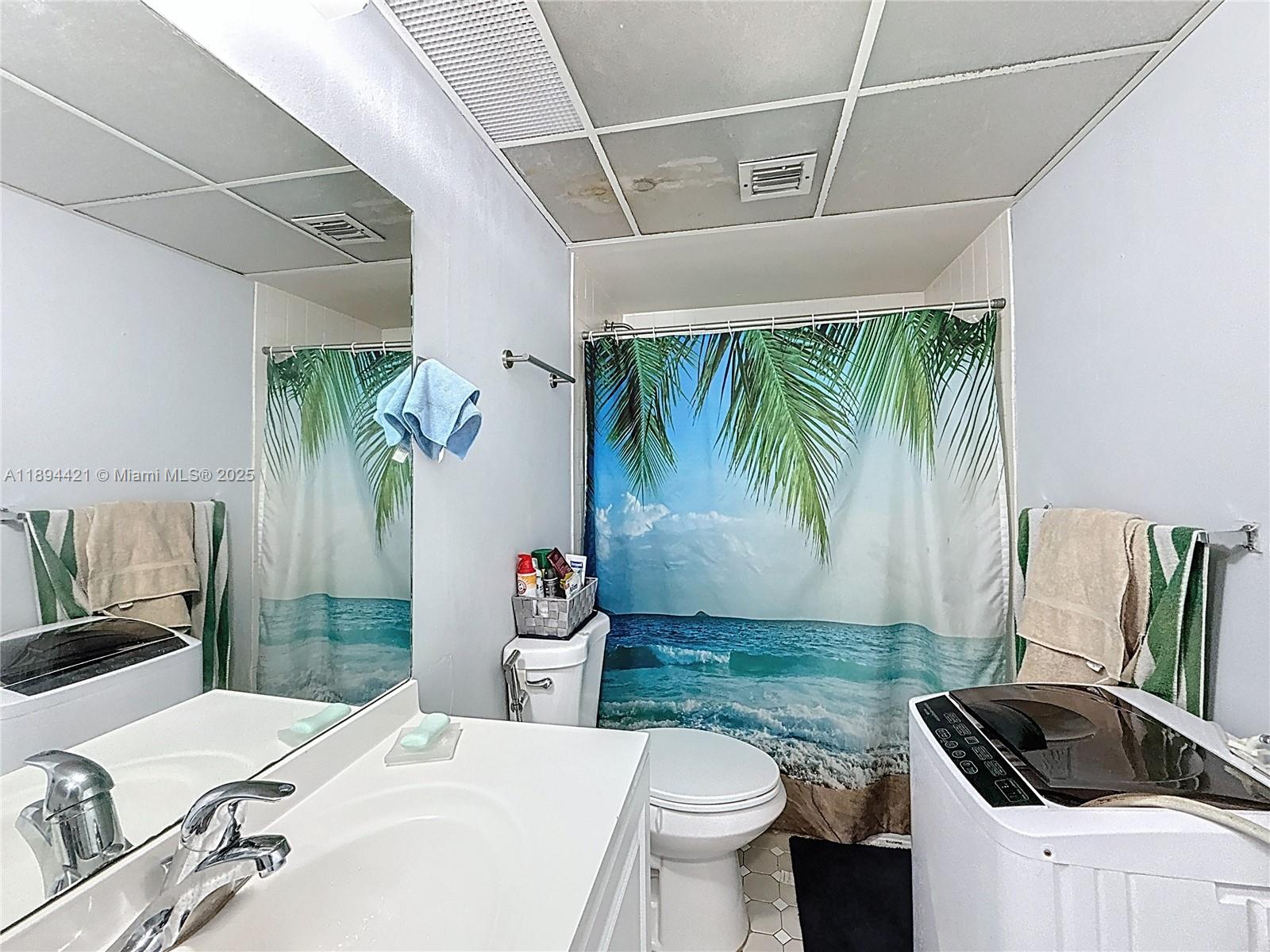3611 Southwest 117th Avenue, Unit 10207 Miami, FL 33175 - Photo 19 of 35 a bathroom with a toilet sink and tub