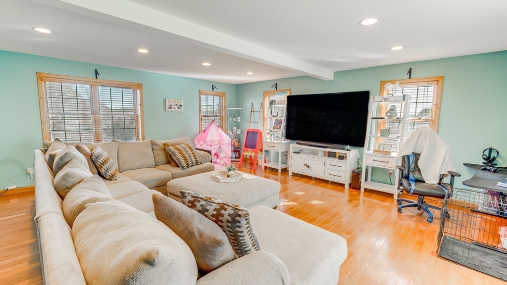 14 Scenic Road Westfield, MA 01085 - Photo 5 of 20