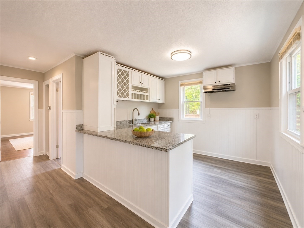 4 Wolfe Street Springfield, MA 01020 - Photo 8 of 24
