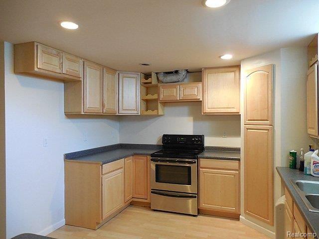 2458 Dover Rochester, MI 48309 - Photo 11 of 14 Lower Level Kitchen