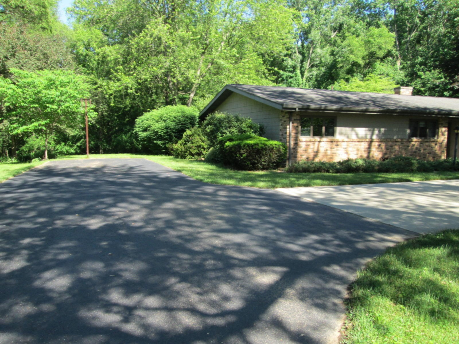 1555 Nichols Road Benton Harbor, MI 49022 - Photo 3 of 33 IMG_3709