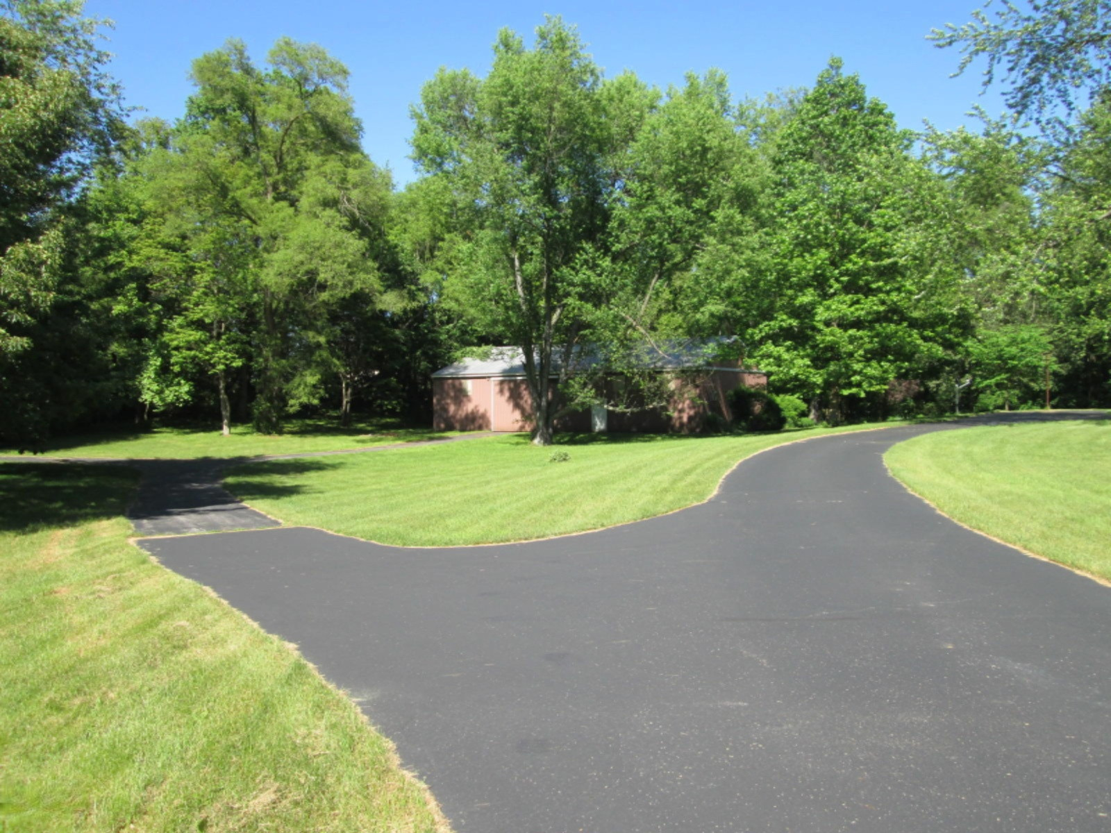1555 Nichols Road Benton Harbor, MI 49022 - Photo 9 of 33 IMG_3705