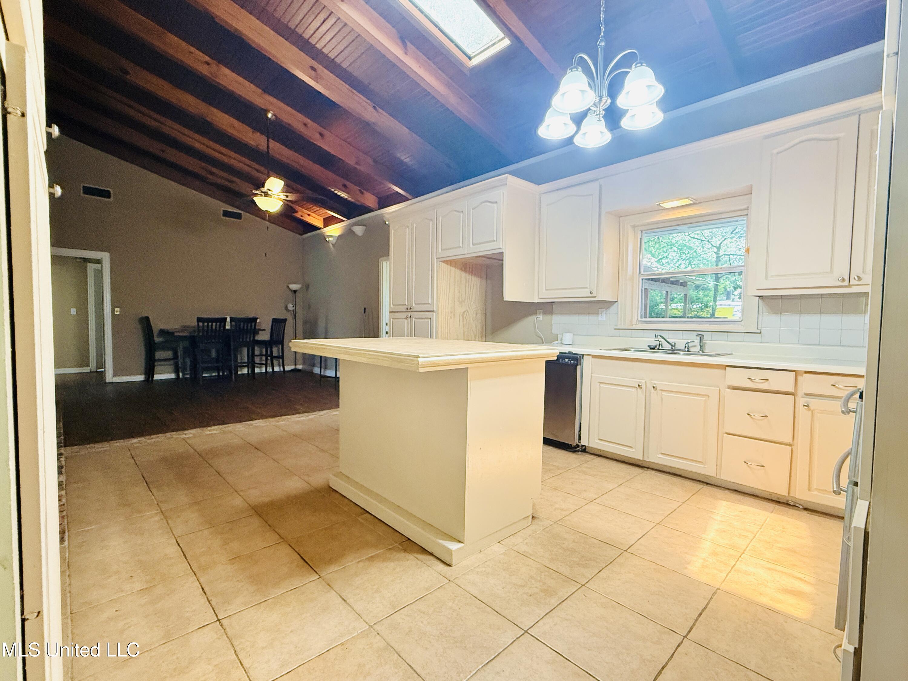 103 Houston Street Crystal Springs, MS 39059 - Photo 3 of 18 IMG_8868