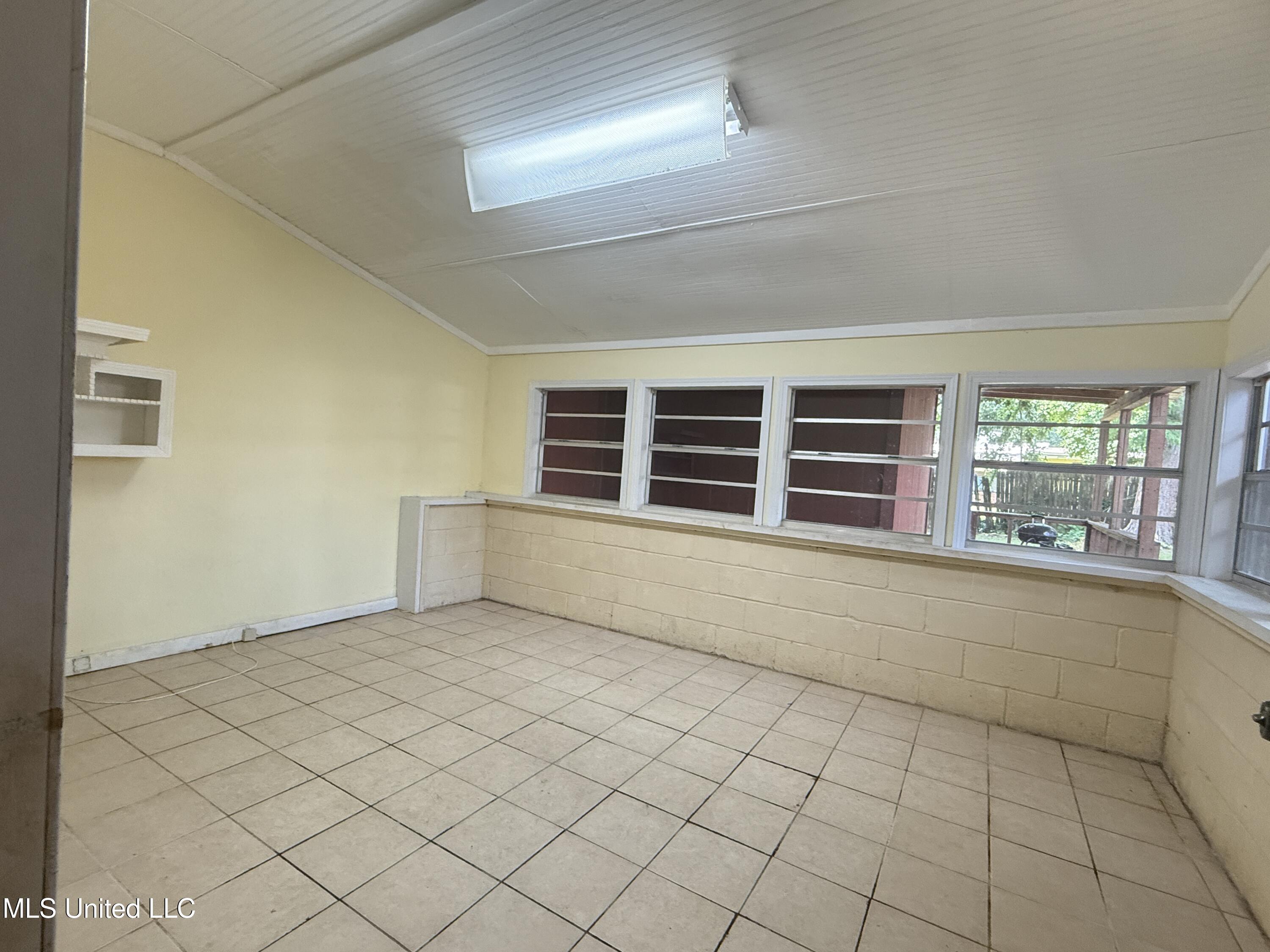 103 Houston Street Crystal Springs, MS 39059 - Photo 8 of 18 IMG_8875