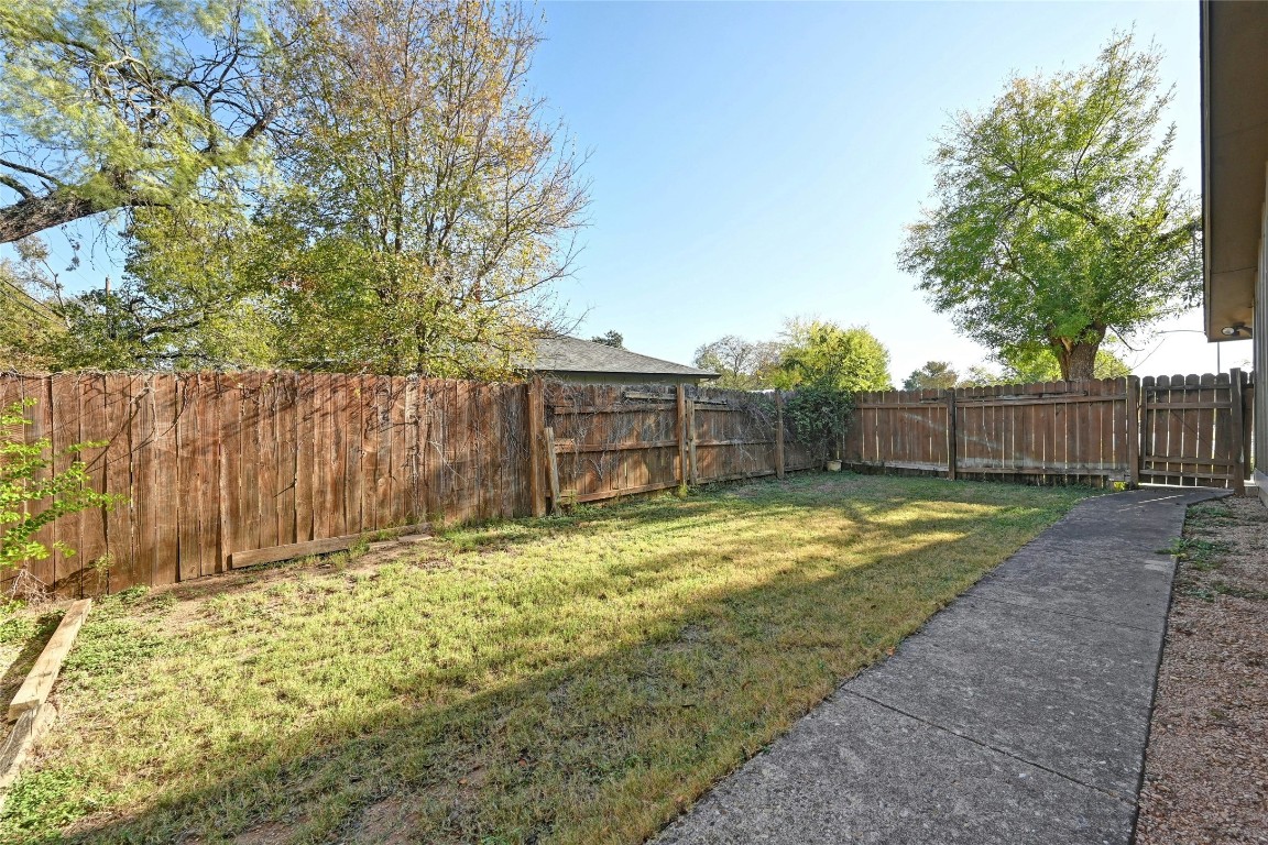 5902 Wagon Bend Austin, TX 78744 - Photo 17 of 18