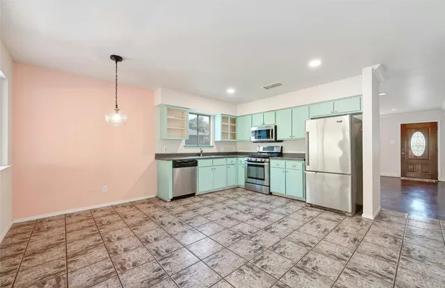 $2,100 | 5902 Wagon Bend, Austin, TX 78744