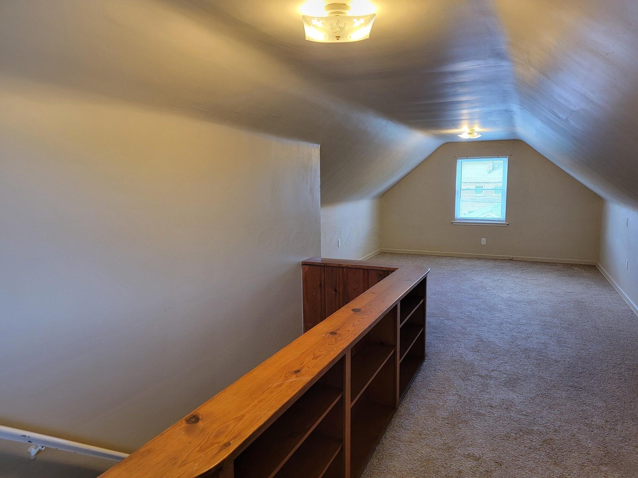 594 Chatham Road Columbus, OH 43214 - Photo 15 of 22 Bedroom 3