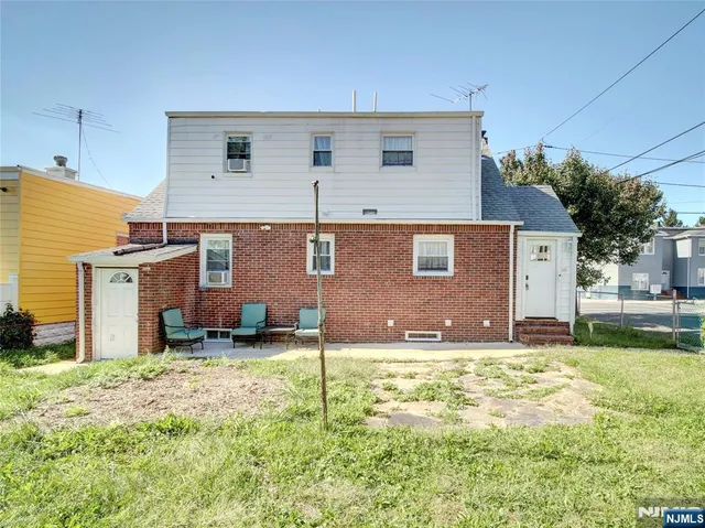 a view of a house with a big yard