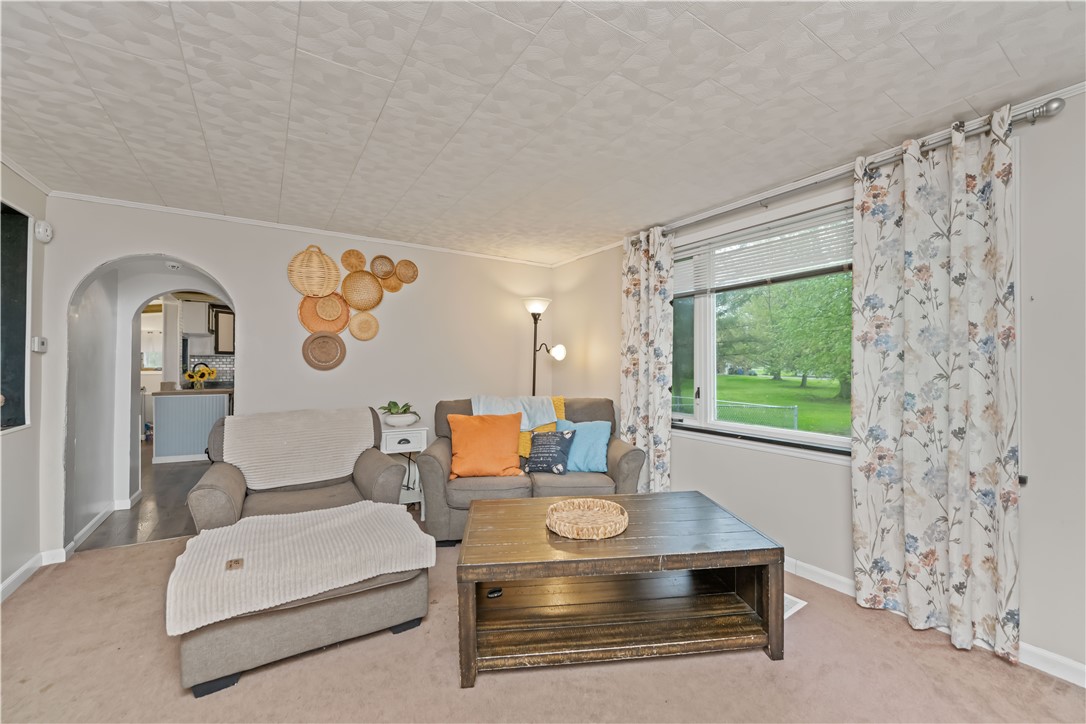 14404 Lime Kiln Road Barre, NY 14411 - Photo 6 of 40 Living Room
