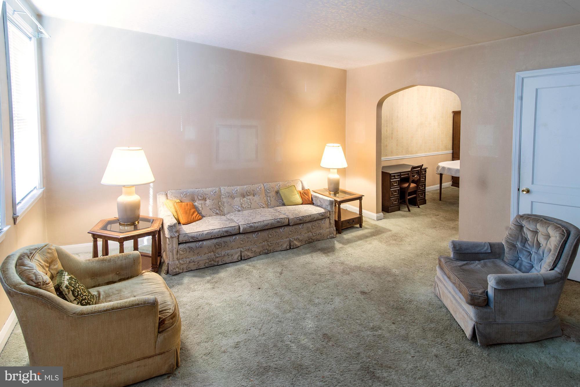 1138 Elm Road Baltimore, MD 21227 - Photo 3 of 16 Living Room