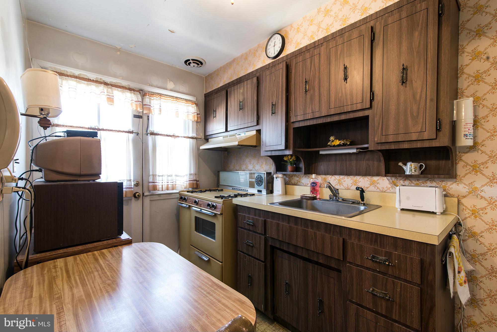 1138 Elm Road Baltimore, MD 21227 - Photo 6 of 16 Kitchen