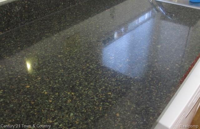 2647 Rambling Way Bloomfield Hills, MI 48302 - Photo 9 of 24 Newer Quartz Countertops!
