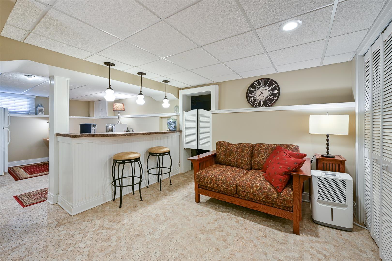 804 Warrenville Road Wheaton, IL 60189 - Photo 19 of 30 a living room with furniture and kitchen view