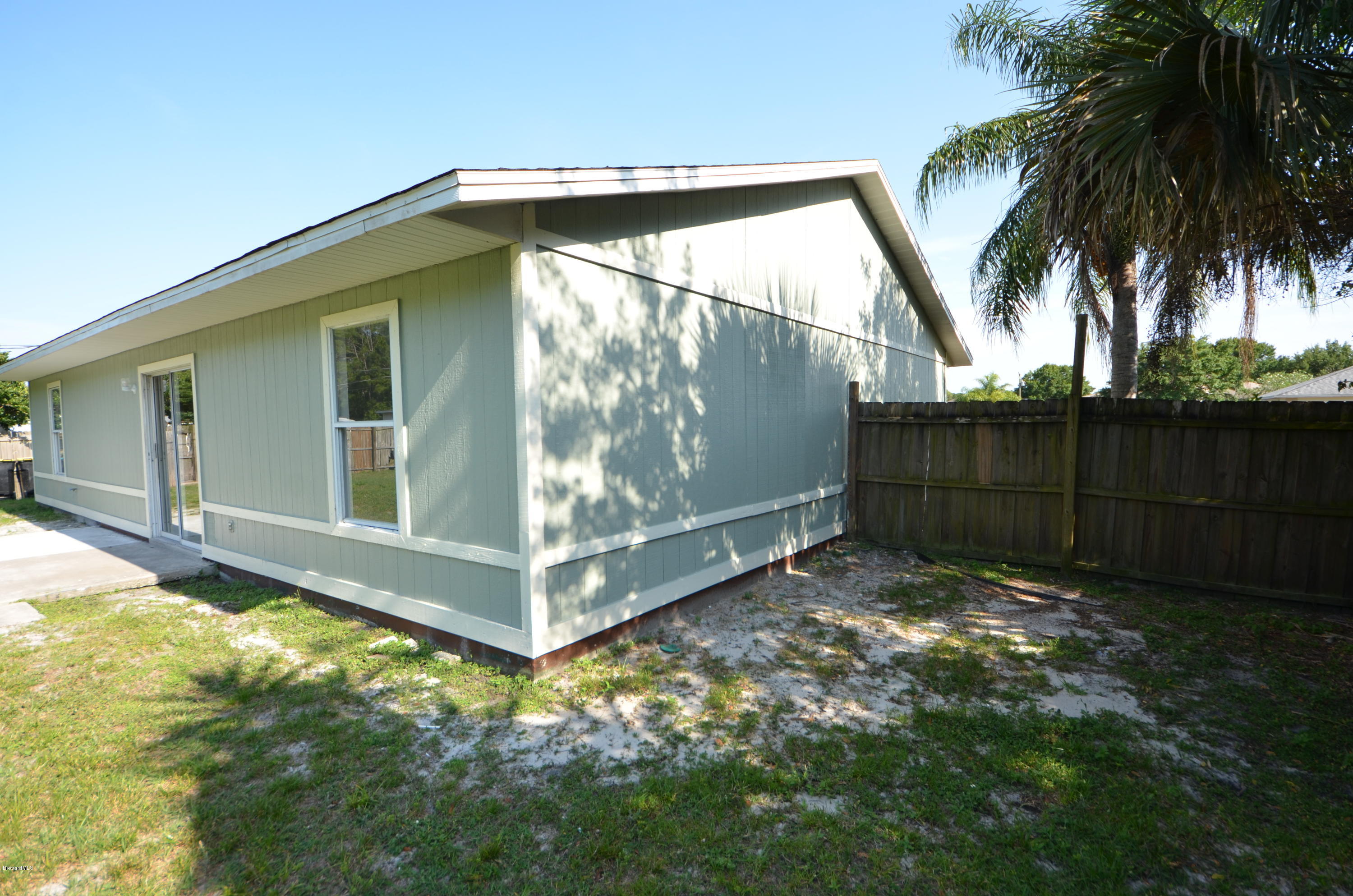 797 Furth Road Northwest Palm Bay, FL 32907 - Photo 4 of 19 DSC_1370