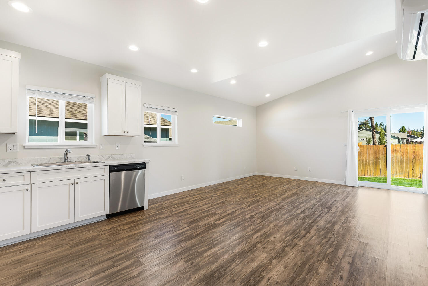 16424 Bassett Road La Pine, OR 97739 - Photo 4 of 34 4