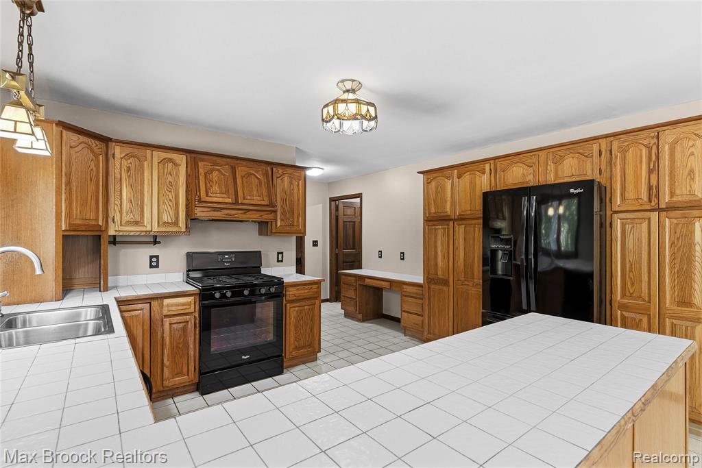 892 Barnes Lake Road Columbiaville, MI 48421 - Photo 26 of 85