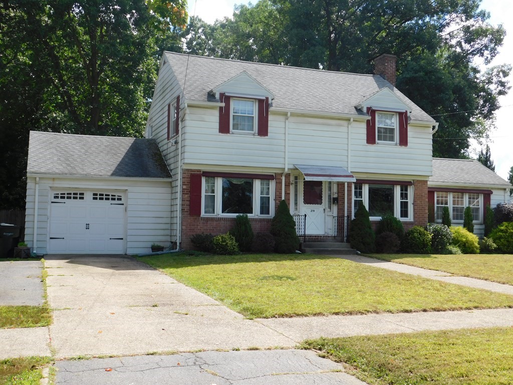 219 Bowles Park Springfield, MA 01104 - Photo 2 of 38 Gallery Image 2