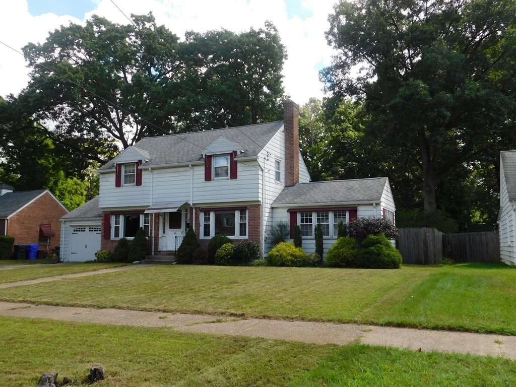 219 Bowles Park Springfield, MA 01104 - Photo 3 of 38 Gallery Image 3