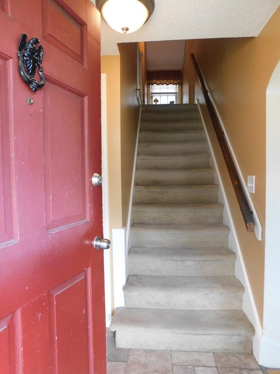 219 Bowles Park Springfield, MA 01104 - Photo 4 of 38 Gallery Image 4