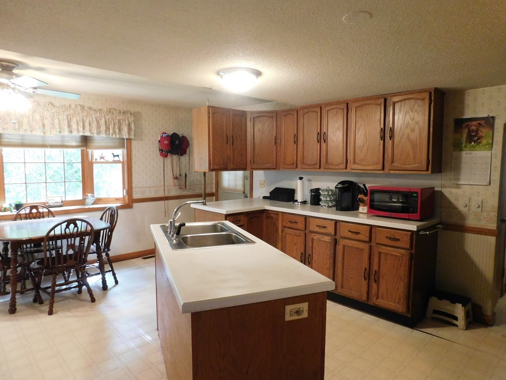 219 Bowles Park Springfield, MA 01104 - Photo 9 of 38 Gallery Image 9